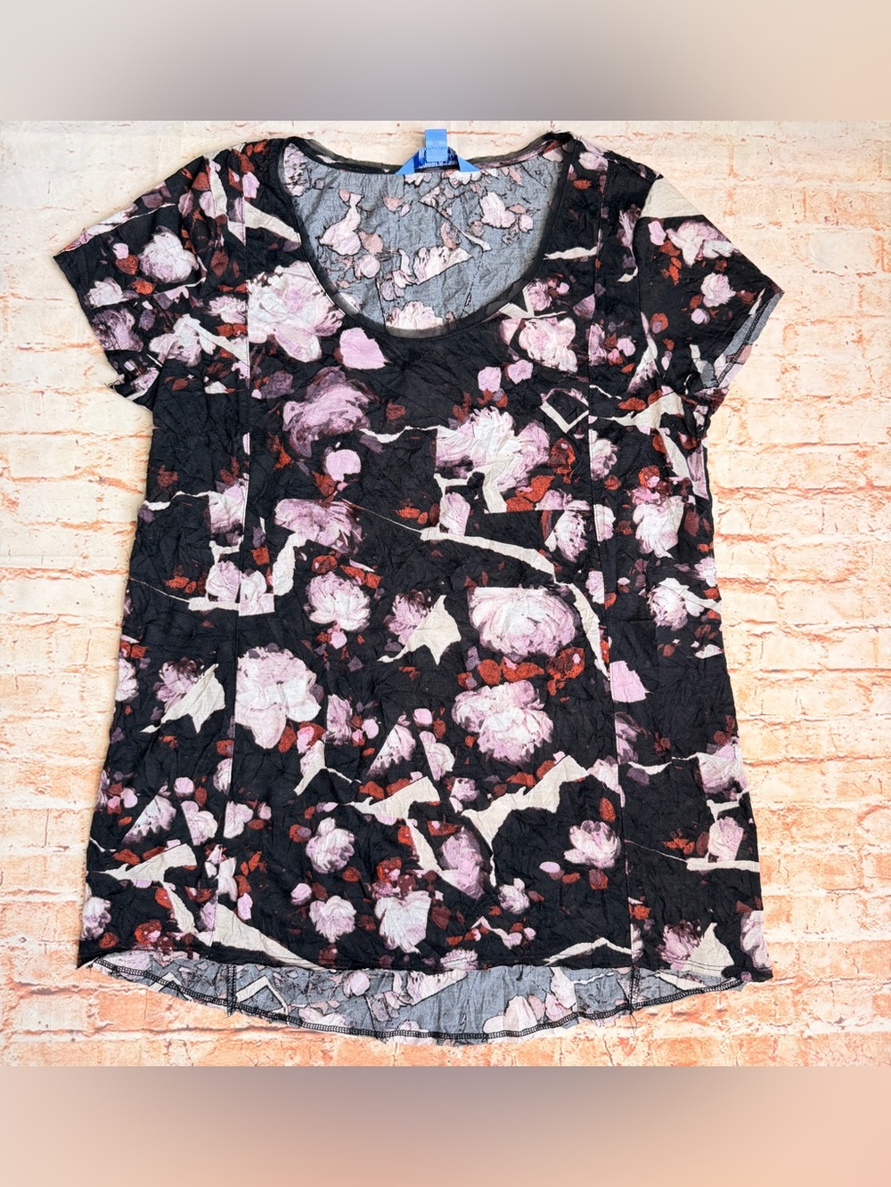 Simply Vera Vera Wang | Plum & Black Floral Crinkle Short Sleeve Blouse
